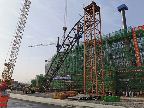 17-蘭州奧體中心項目體育場罩棚鋼結構完成首吊.jpg 17-蘭州奧體中心項目體育場罩棚鋼結構完成首吊.jpg